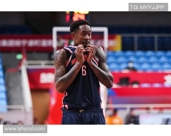 马尚布鲁克斯：从篮球场上的明星到生活中的奋斗者